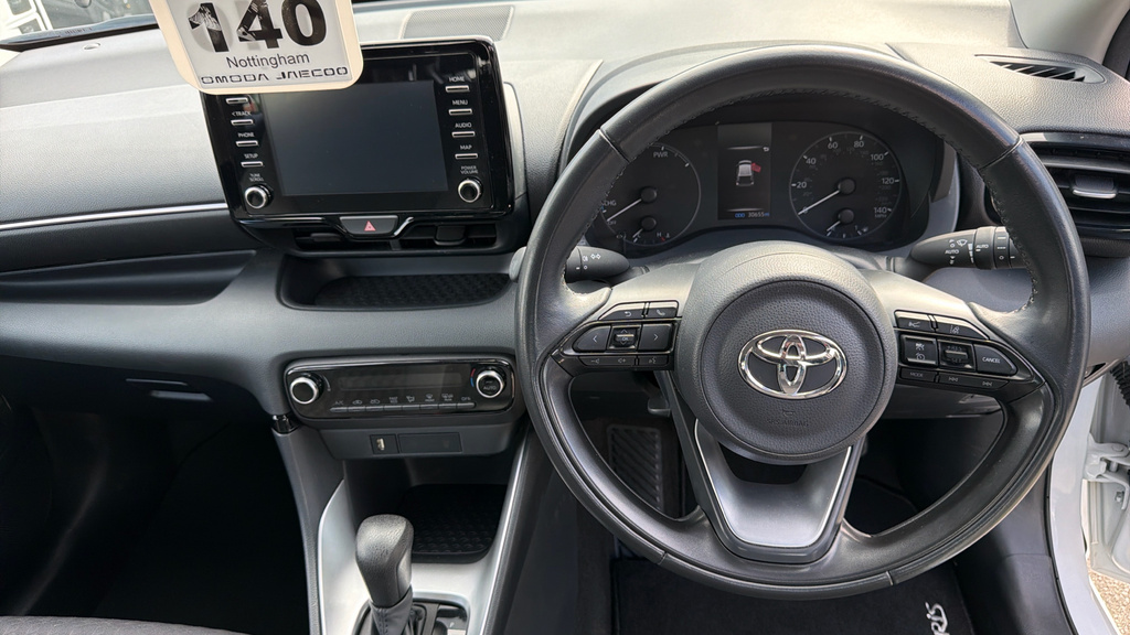 Toyota Yaris Dynamic White #11