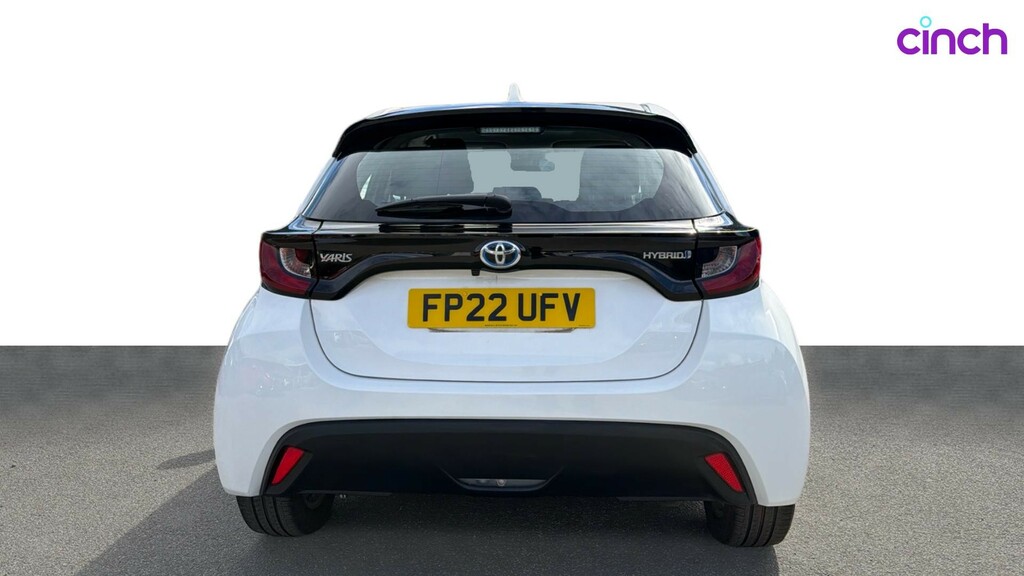 Toyota Yaris Dynamic White #4