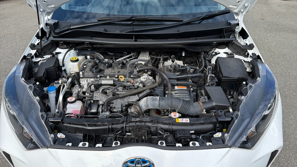 Toyota Yaris Dynamic White #16