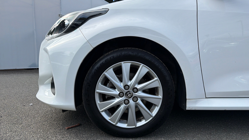 Toyota Yaris Dynamic White #17