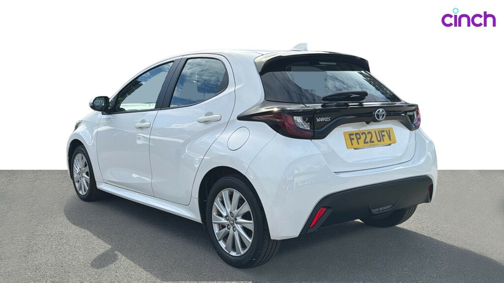 Toyota Yaris Dynamic White #5