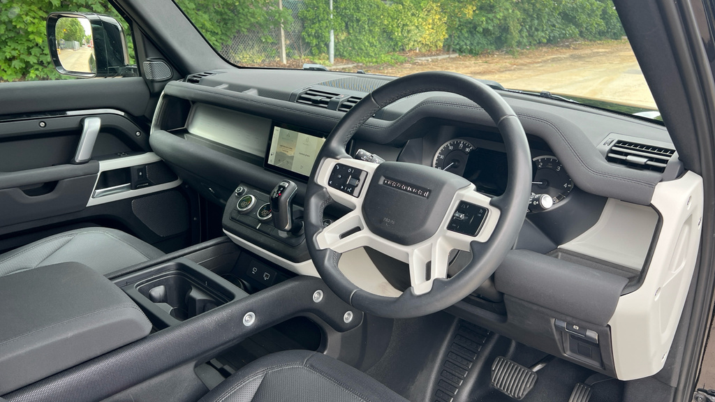 Land Rover Defender 3L Se White #9