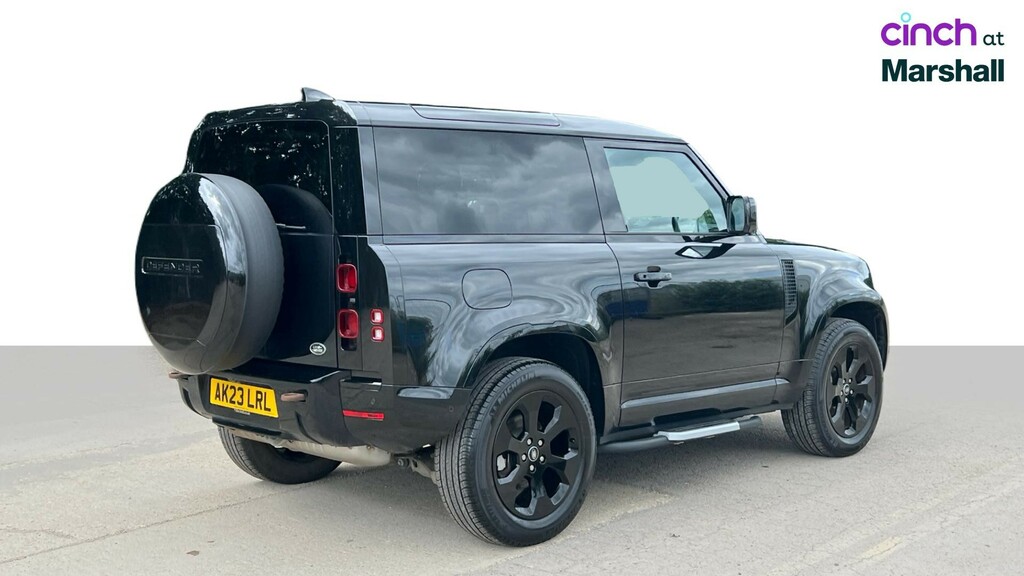 Land Rover Defender 3L Se White #3