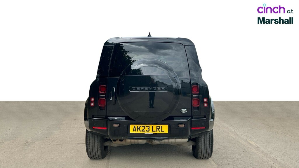 Land Rover Defender 3L Se White #4