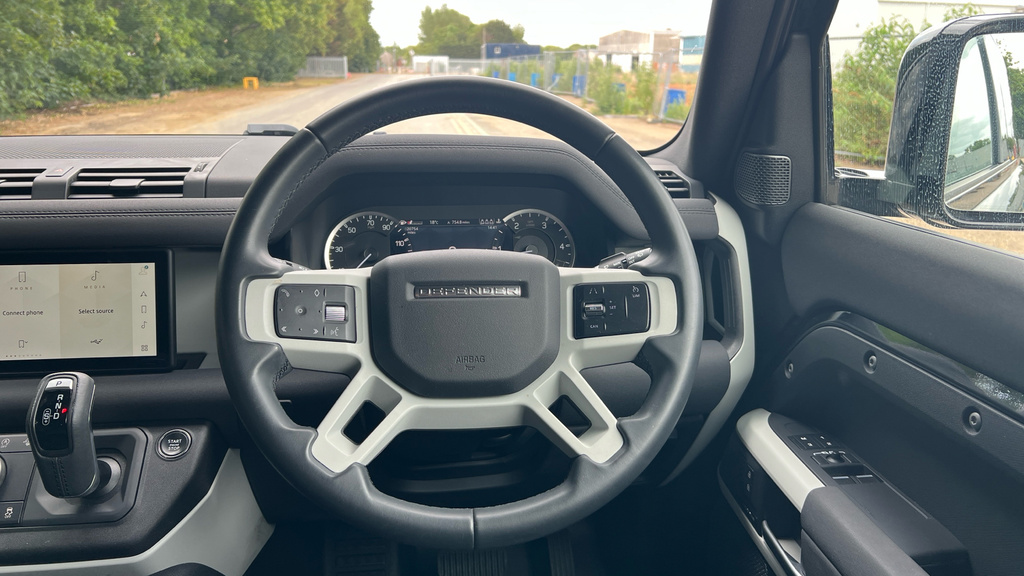 Land Rover Defender 3L Se White #27