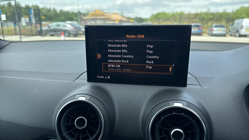 Audi Q2 30 Tdi Black Edition #31