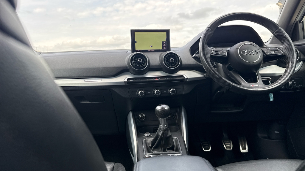 Audi Q2 30 Tdi Black Edition #12