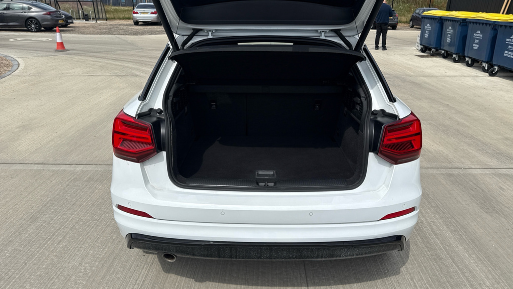 Audi Q2 30 Tdi Black Edition #15