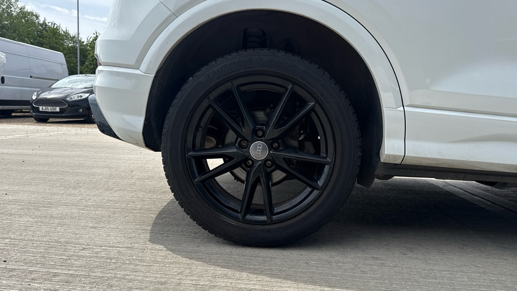 Audi Q2 30 Tdi Black Edition #19
