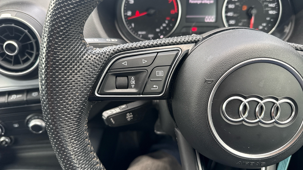 Audi Q2 30 Tdi Black Edition #24