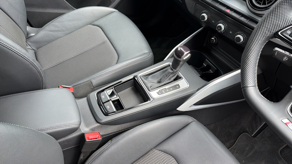 Audi Q2 35 Tfsi S Line S Tronic Black #25