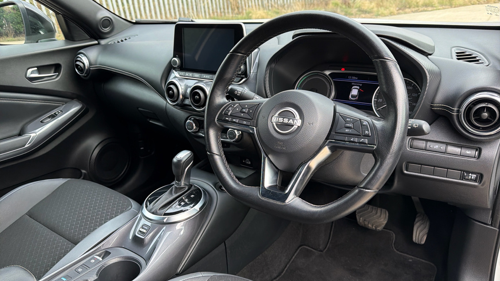 Nissan Juke N-connecta Red #9