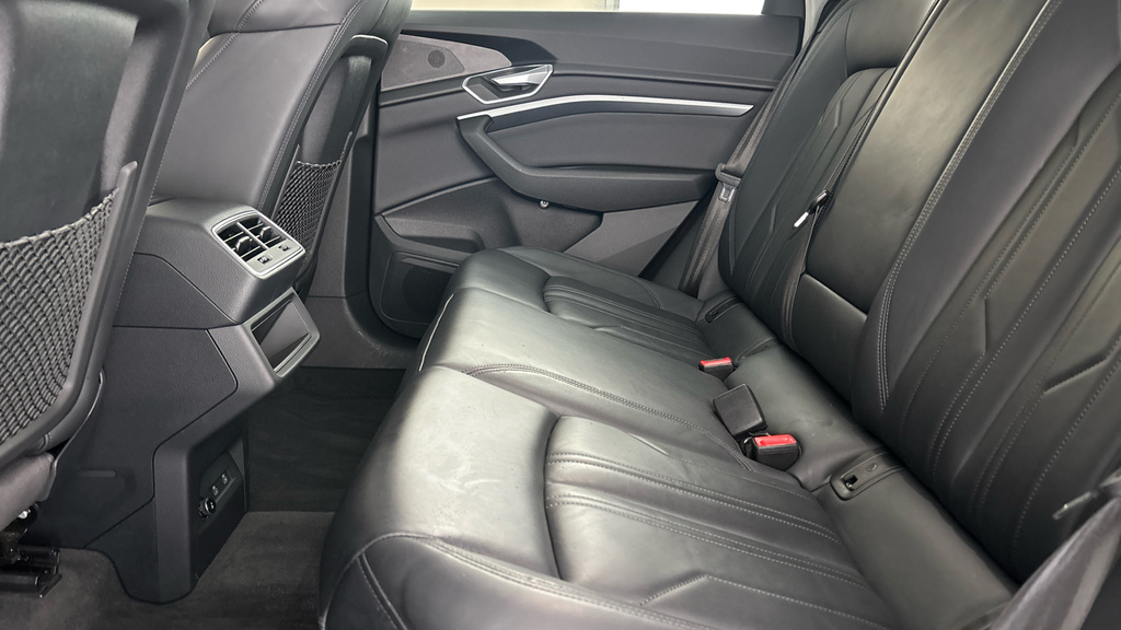 Audi E-tron Audi E-tron Sportback Vorsprung 55 Quattro 300,00 Black #17
