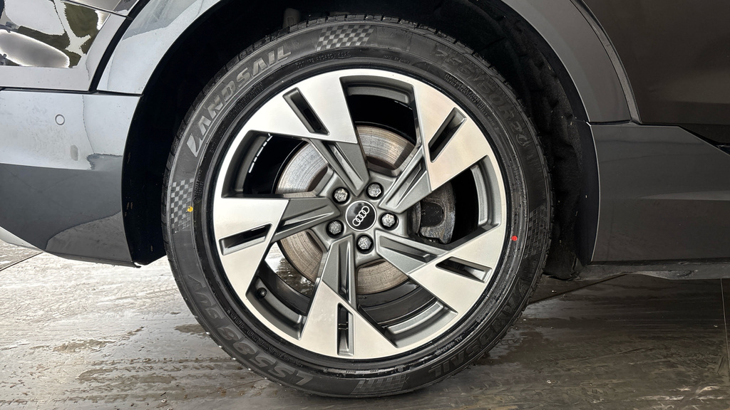 Audi E-tron Audi E-tron Sportback Vorsprung 55 Quattro 300,00 Black #22