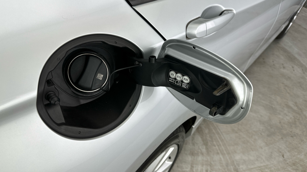 BMW 1 Series 118D Se Silver #26