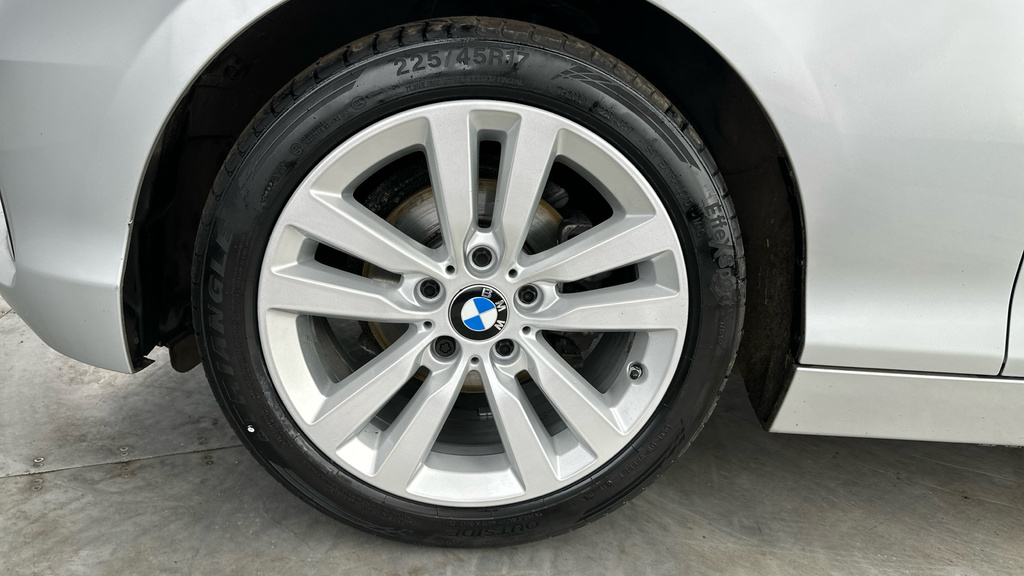BMW 1 Series 118D Se Silver #22