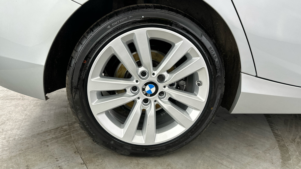 BMW 1 Series 118D Se Silver #24