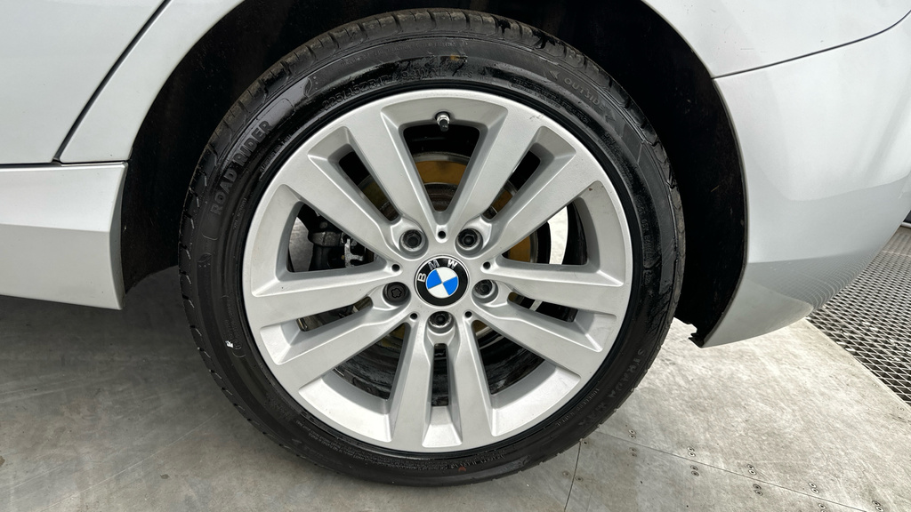 BMW 1 Series 118D Se Silver #23