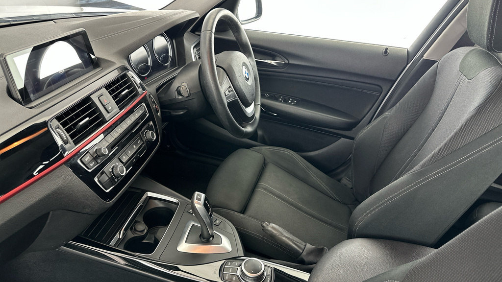 BMW 1 Series 118D Se Silver #29