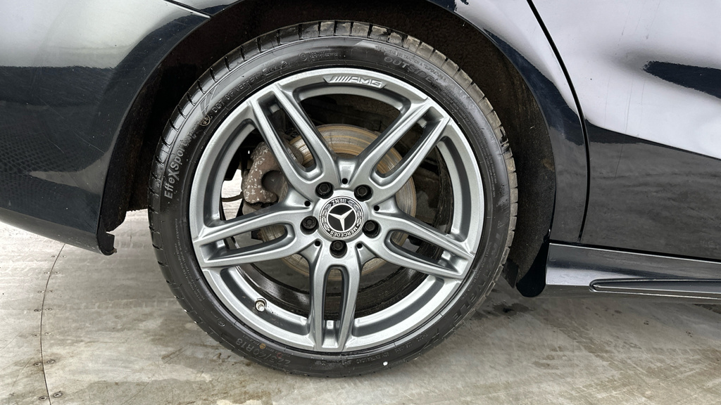 Mercedes-Benz CLA Class 200 Amg Line Tip Black #24