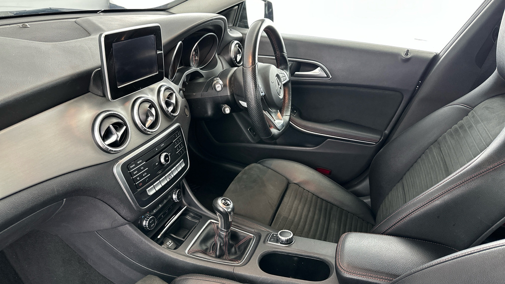 Mercedes-Benz CLA Class 200 Amg Line Tip Black #29