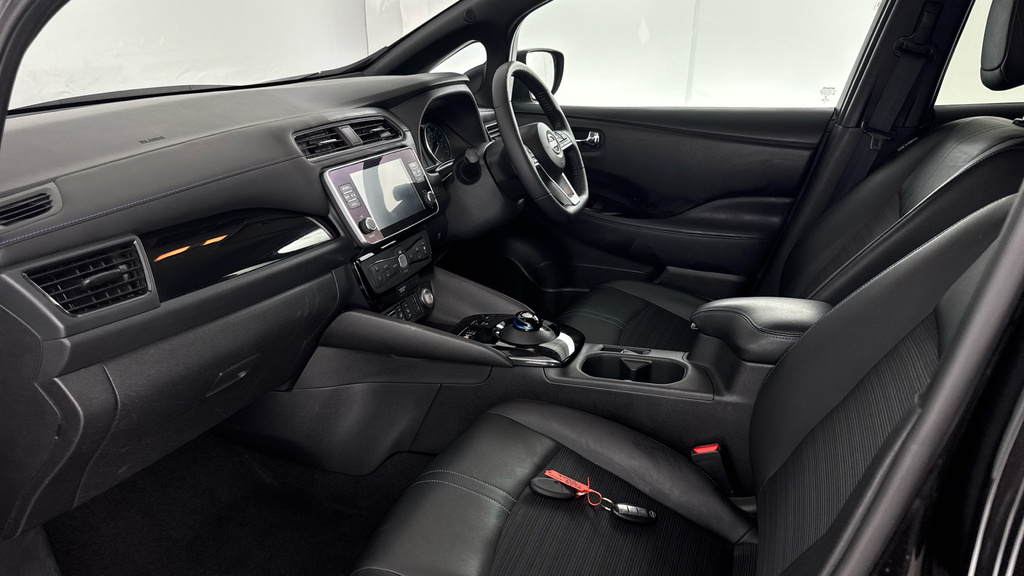 Nissan Leaf Nissan Leaf N-connecta Black #10