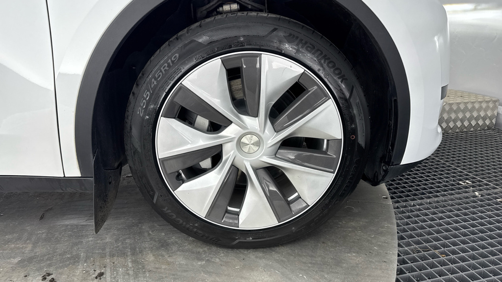 Tesla Model Y Suv Rwd 346 Ps White #19