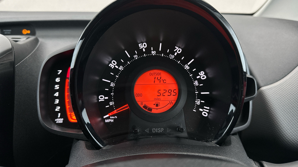 Peugeot 108 1.0 72 Active Red #17