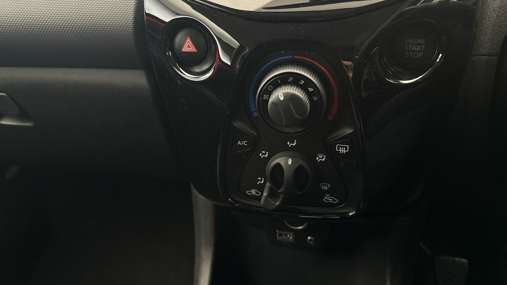Peugeot 108 1.0 72 Active Red #13