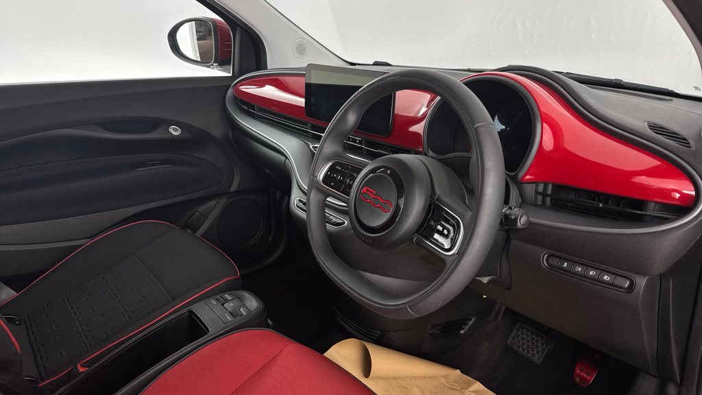 Fiat 500E 42Kwh La Prima #9