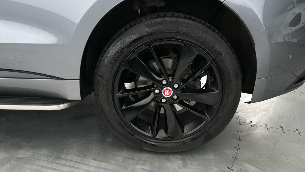 Jaguar F-Pace Jaguar Estate 2.0 D200 R-dynamic S White #32