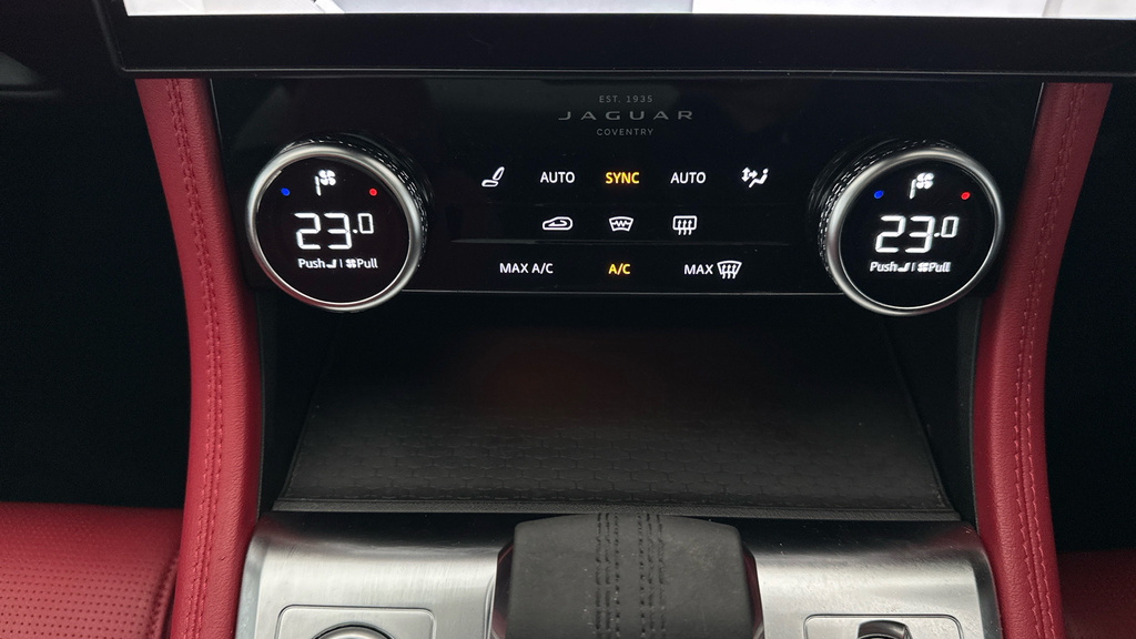 Jaguar F-Pace Jaguar Estate 2.0 D200 R-dynamic S White #18