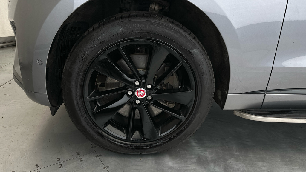 Jaguar F-Pace Jaguar Estate 2.0 D200 R-dynamic S White #31