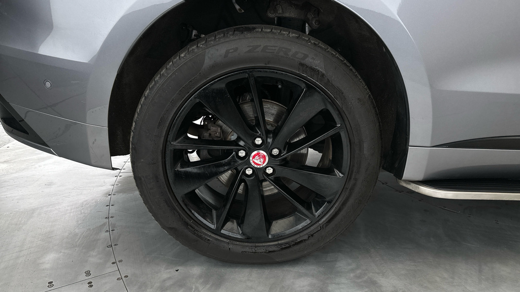 Jaguar F-Pace Jaguar Estate 2.0 D200 R-dynamic S White #33