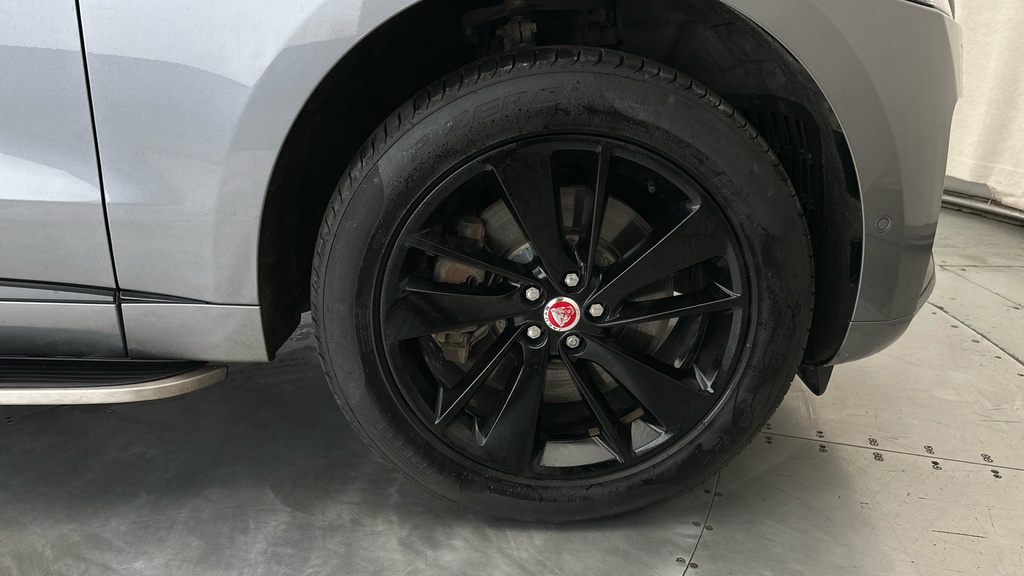 Jaguar F-Pace Jaguar Estate 2.0 D200 R-dynamic S White #34
