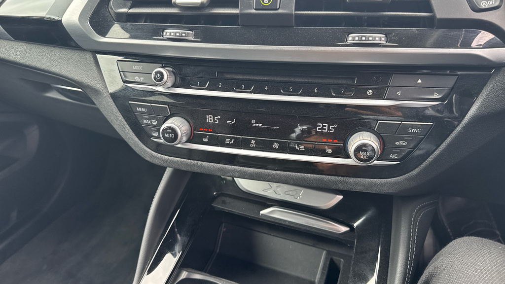 BMW X4 M M Sport White #36