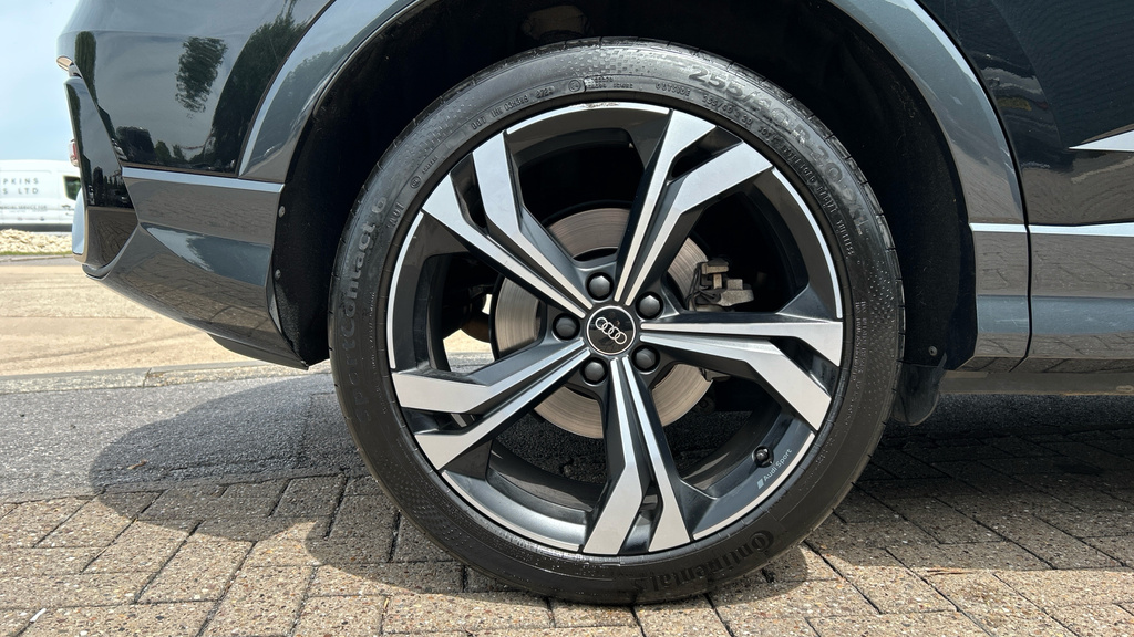 Audi Q3 1.5 Tfsi Cod 35 Black Edition Sportback Grey #23