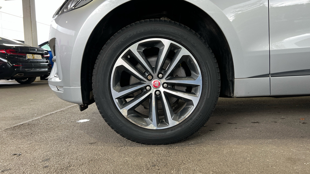 Jaguar F-Pace 2.0 R-sport Awd 177 Bhp Black #21