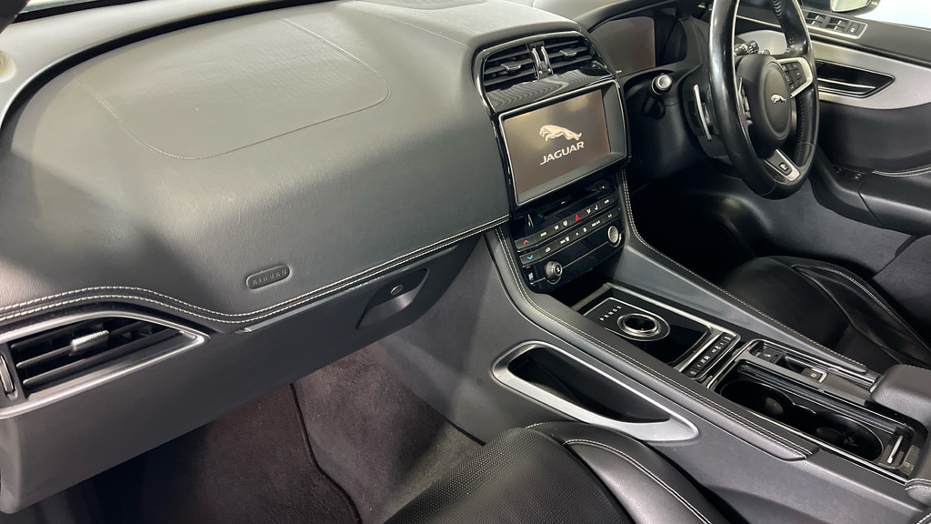 Jaguar F-Pace 2.0 R-sport Awd 177 Bhp Black #10