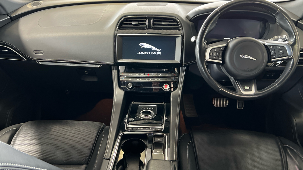 Jaguar F-Pace 2.0 R-sport Awd 177 Bhp Black #11