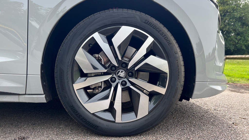 Skoda ENYAQ Edition White #32
