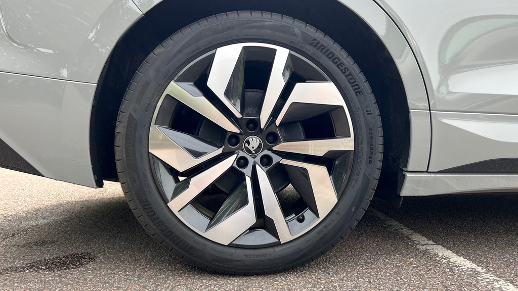Skoda ENYAQ Edition White #29