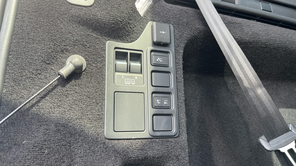 Land Rover Discovery R-dynamic Hse Black #27