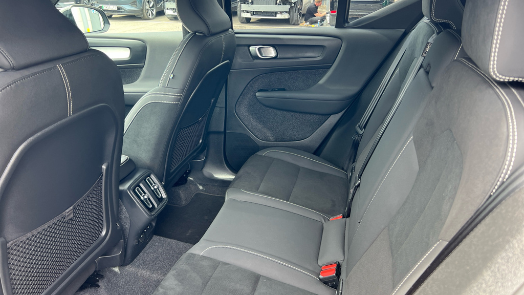 Volvo XC40 2.0 B4p Plus Dark Green #17