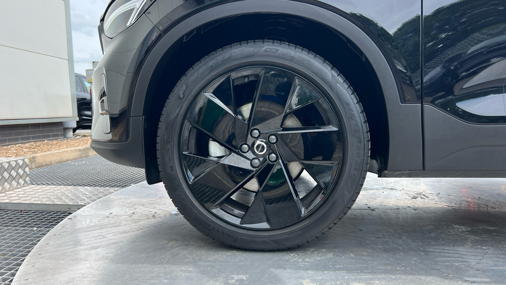 Volvo XC40 2.0 B4p Plus Dark Green #23