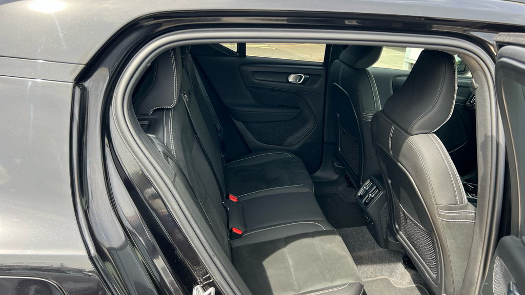 Volvo XC40 2.0 B4p Plus Dark Green #24
