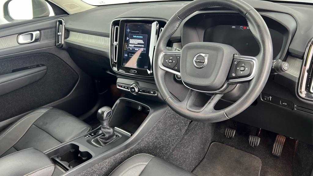 Volvo XC40 2.0 B4p R Design Red #9