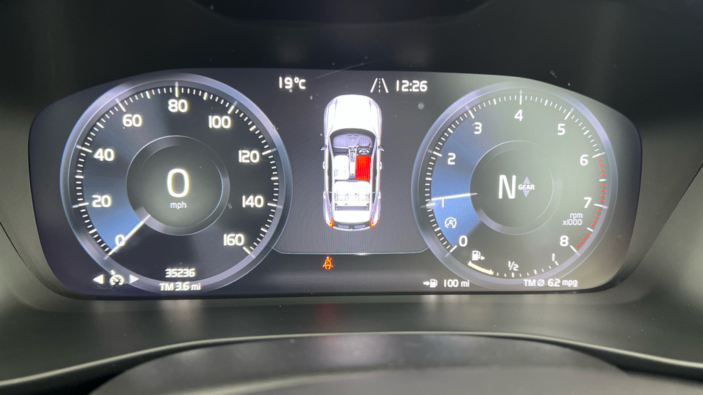 Volvo XC40 2.0 B4p R Design Red #23