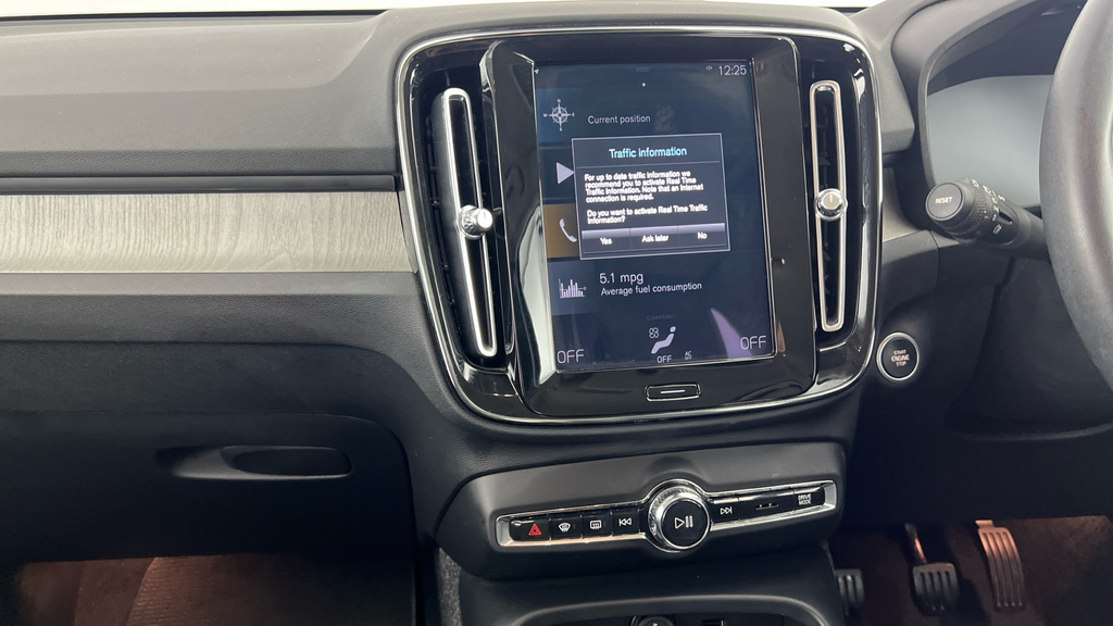Volvo XC40 2.0 B4p R Design Red #22
