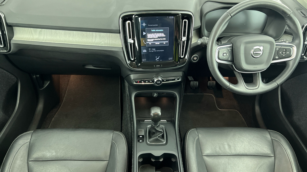 Volvo XC40 2.0 B4p R Design Red #13